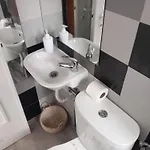 Alvito Guest House - Comfortable Room With Private Bathroom