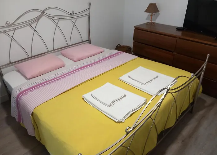 Alvito Guest House - Comfortable Room With Private Bathroom